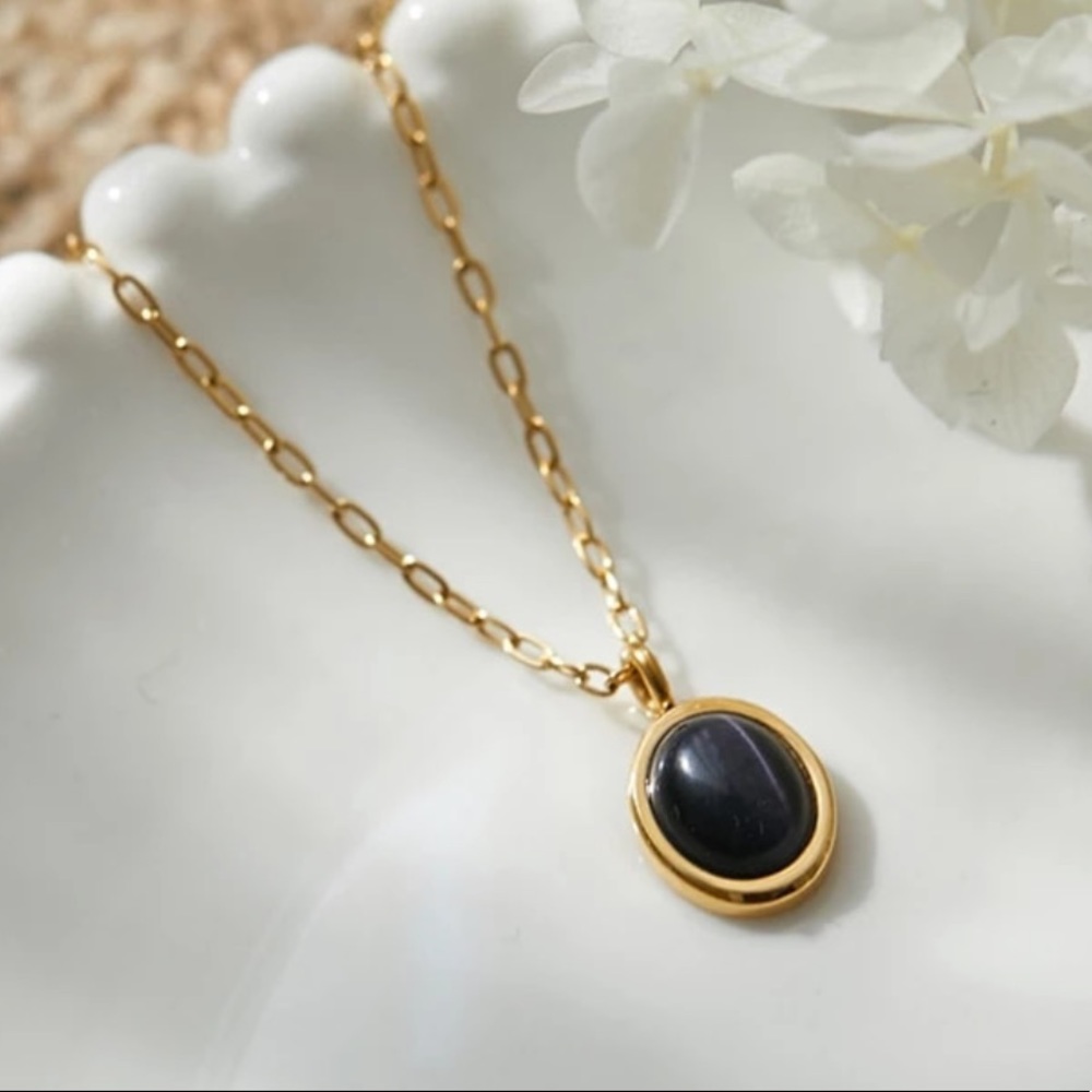 18GP Onyx Oval Necklace - Picture 2 of 4